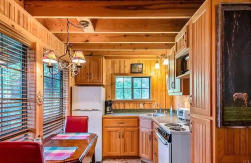 Ponca Cabin | A Still Point Cabin- Cozy and Perfect