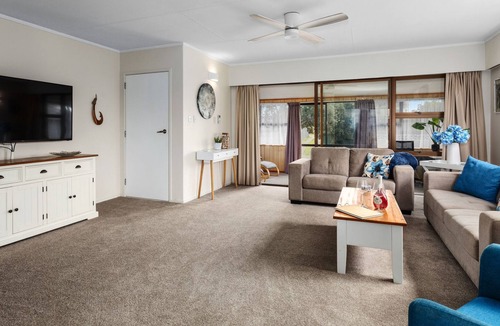 Coastlands House | A Stones Throw - Coastlands Holiday Home