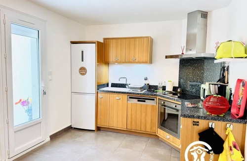 Trebes House | A stopover 10'from the medieval city of CARCASSONNE with jacuzzi pool and clime