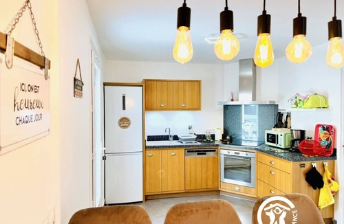 Trebes House | A stopover 10'from the medieval city of CARCASSONNE with jacuzzi pool and clime
