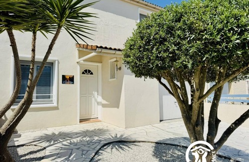 Trebes House | A stopover 10'from the medieval city of CARCASSONNE with jacuzzi pool and clime