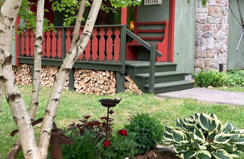 Jackson Cottage | A STORYBOOK COTTAGE!