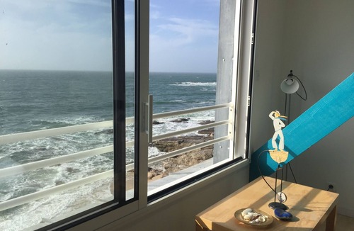 Guilvinec Apartment | A studio located in a house directly on the beach in a stunning maritime site
