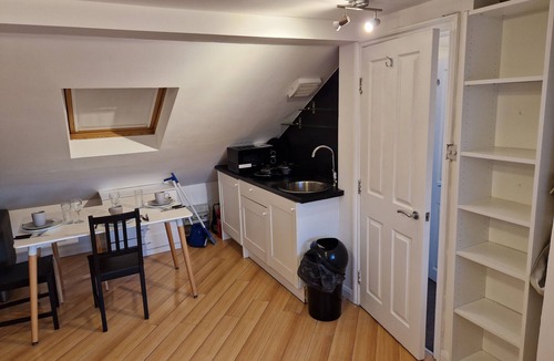 East Acton Apartment | A studio overbooking the city