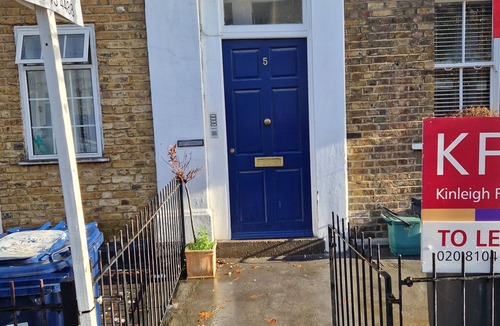 East Acton Apartment | A studio overbooking the city