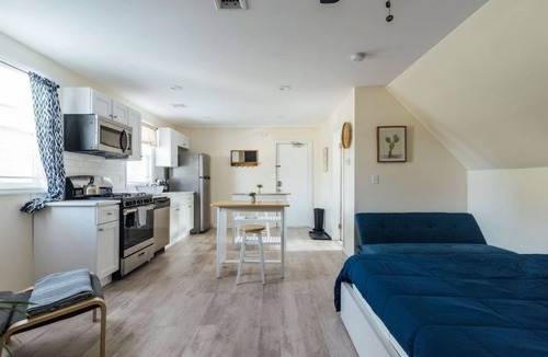 Ewing Apartment | A+ Studio | Prof. Cleaned + Sanitized + Discounts