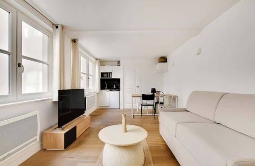 Gaillon Apartment | A Stunning 1-BR Apartment close to the Louvre