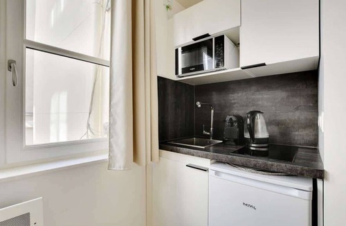 Gaillon Apartment | A Stunning 1-BR Apartment close to the Louvre
