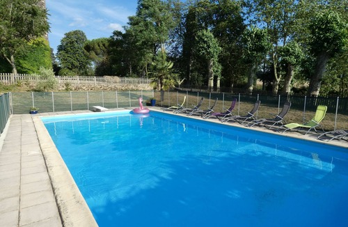 Pech-Luna House | A stunning 1800 Castle near Carcassonne, Mirepoix. Large pool with diving board.