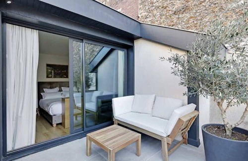 Porte-Dauphine Apartment | A Stunning 2-BR/2BA with Terraces and A/C