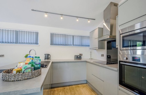 Annbank Ski Chalet | A stunning lodge with a centre lounge.