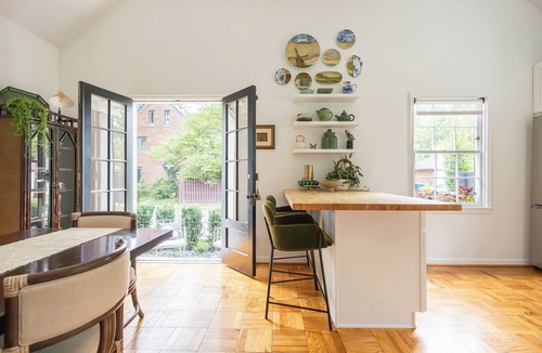 Indianapolis House | A stylish and charming retreat in a beautiful 1924 Bungalow in the heart of Butler-Tarkington - Pet Friendly.
