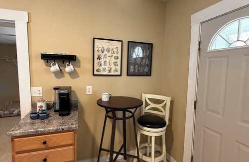 Chillicothe House | A stylish and quiet, comfortable space with full house accommodations