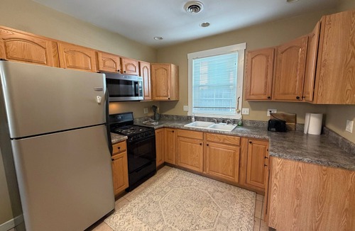 Chillicothe House | A stylish and quiet, comfortable space with full house accommodations