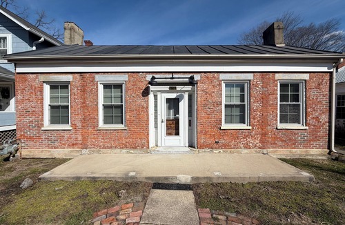 Chillicothe House | A stylish and quiet, comfortable space with full house accommodations