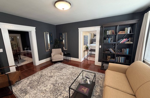 Chillicothe House | A stylish and quiet, comfortable space with full house accommodations