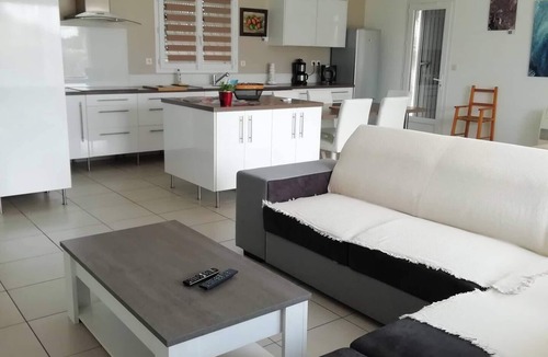 Camaret-sur-Aigues Villa | A STYLISH VILLA IN A PRIME LOCATION WITH POOL & BARBEQUE