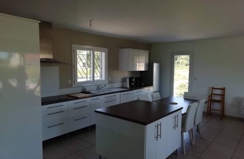 Camaret-sur-Aigues Villa | A STYLISH VILLA IN A PRIME LOCATION WITH POOL & BARBEQUE