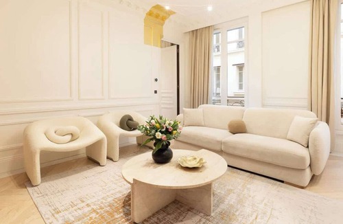 Champs-Elysees Apartment | A Sublime 2-BR/2BA with Services in Champs-Elysées