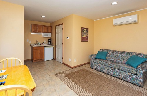 Michigan City Hotel | A Suite Place .5 mi from Beach