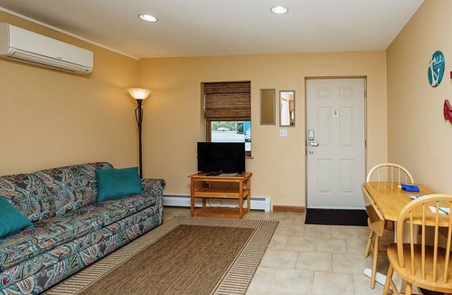 Michigan City Hotel | A Suite Place .5 mi from Beach