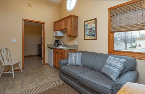 Michigan City Hotel | A Suite Place .5 mi from Beach