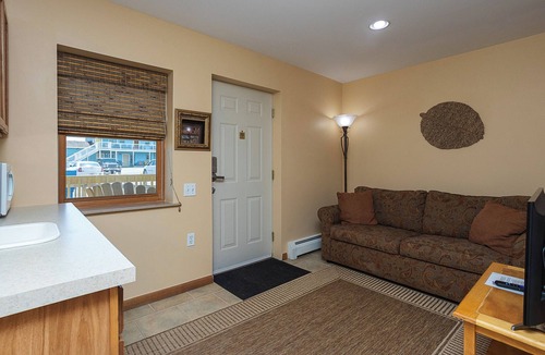 Michigan City Hotel | A Suite Place .5 mi from Beach 3