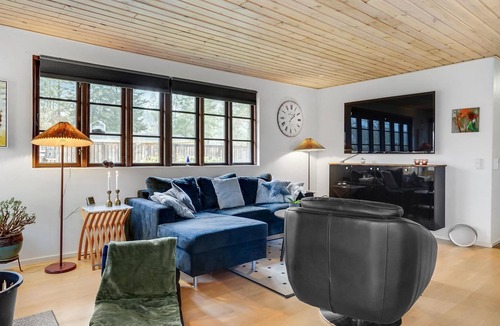 Ebdrup House | A summer house with hearty decoration and focus on coziness.