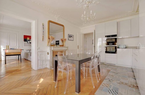 9th Arrondissement Apartment | A Superb 3-BR/2BA In Saint-Georges