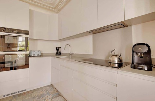 9th Arrondissement Apartment | A Superb 3-BR/2BA In Saint-Georges