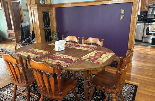 Schenectady House | A sweetheart homen3-bedroom vacation home, 6 minutes to Rivers Casino & Resort