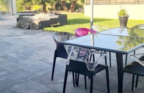 Aigrefeuille-sur-Maine Villa | A swimming pool in the vineyard!