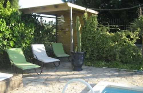 Blauzac House | A swimming pool just for you: gite "les buis"