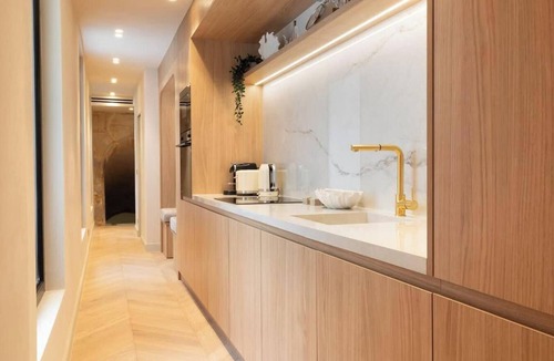 Les Halles Apartment | A TIMELESS PARISIAN ELEGANCE, WITH HAMMAM & JACUZZI AT RUE DES DÉCHARGEUR