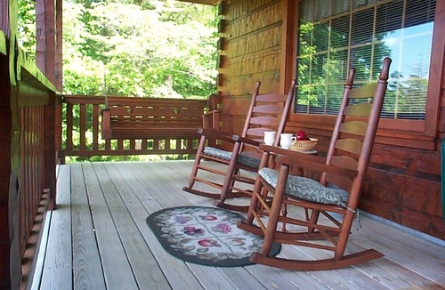 Pigeon Forge Cabin | A+ TOTALLY PRIVATE 1.5 Acres,1 min. to Pkwy,FLAT ROADS & MOUNTAIN VIEW,SO CLEAN!