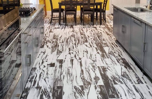 Lewisville House | A touch of class away from home