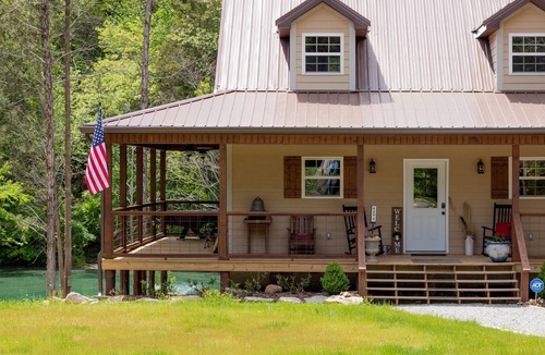 Linden Cabin | A Touch of Heaven. Family friendly. Fishing and nature galore.