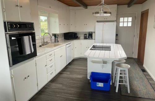 Anacortes Apartment | A-town MSM Charmer