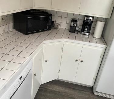 Anacortes Apartment | A-town MSM Charmer