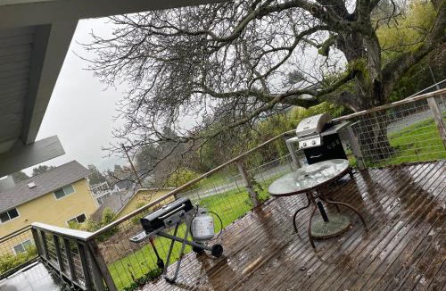 Anacortes Apartment | A-town MSM Charmer