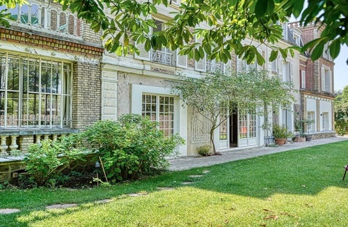 Vaucresson House | A TRADTIONAL FRENCH COUNTRYSIDE BUNGALOW NEAR PARIS & VERSAILLES