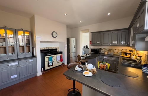 Borth House | A Tranquil haven with panaromic views.