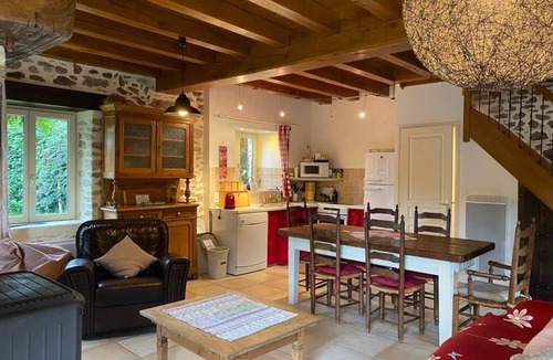 Abjat-sur-Bandiat Cottage | A tranquil setting with beautiful views