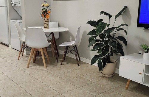 Iona House | A Tropical Paradise, 2-bedroom townhouse with AC, WiFi, & pool in Ft. Myers