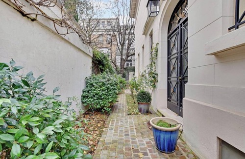 Porte-Dauphine Apartment | A true haven of piece near Arc de Triomphe and Champs-Élysées