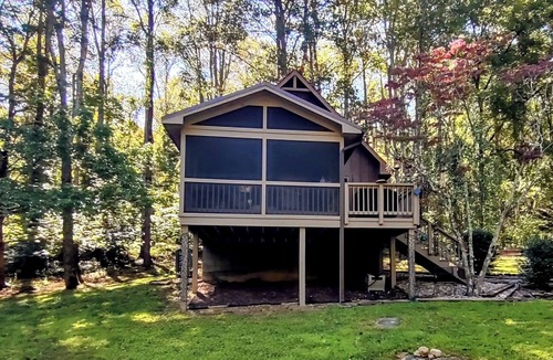 Peaks Cabin | A true hidden gem on Stoney Creek! Relax, unwind, and enjoy a peaceful getaway!