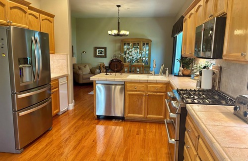 Whitney Oaks House | A True Oasis