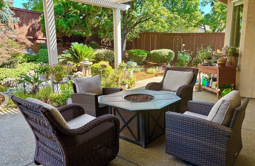 Whitney Oaks House | A True Oasis