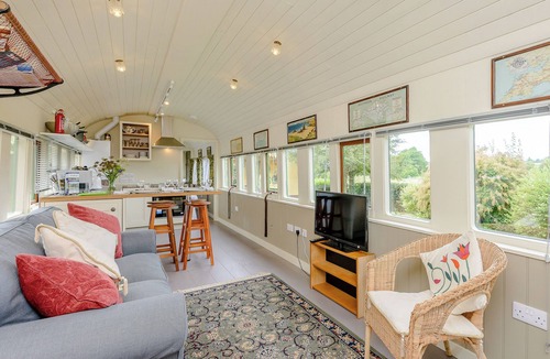 Stockbridge Cottage | A truly beautiful train conversion, a stone’s throw from the River Test.