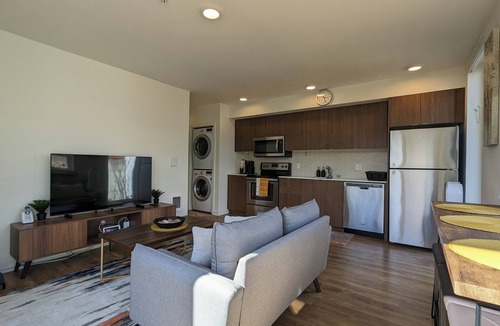 Wallingford Condo | A truly magnificent & smart condo with parking